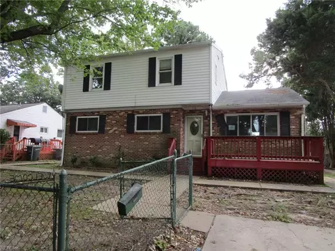 Exterior - 12 Kingslee Ln, Hampton, VA 23669 photo 2 of 6