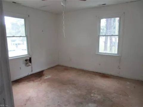 Bedroom - 12 Kingslee Ln, Hampton, VA 23669 photo 3 of 5