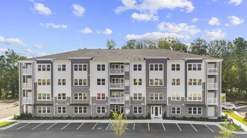 7102 Bridgeway Dr #203, Suffolk, VA 23435