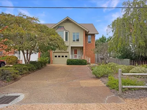 203 78th St #B, Virginia Beach, VA 23451