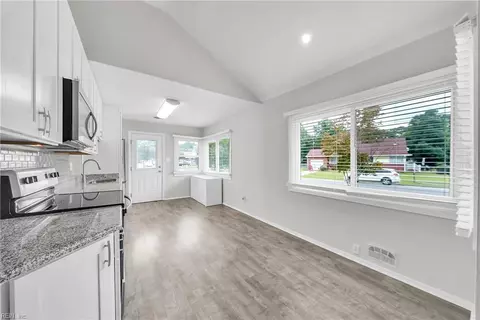 Entry Way - 6905 Adele Dr, Norfolk, VA 23518 photo 3 of 7