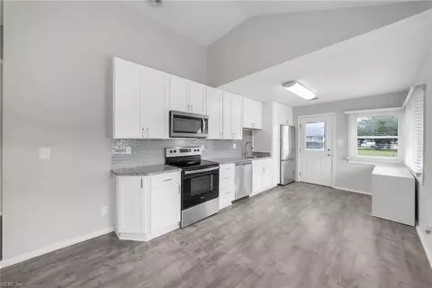 Entry Way - 6905 Adele Dr, Norfolk, VA 23518 photo 2 of 7