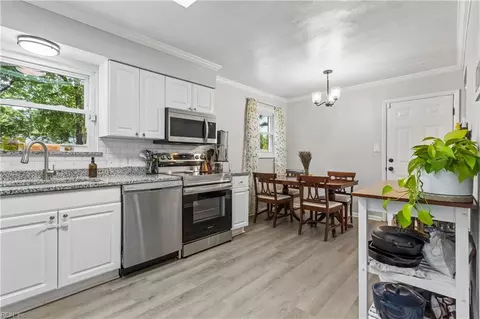 Kitchen - 4316 Taylor Rd, Chesapeake, VA 23321 photo 2 of 5