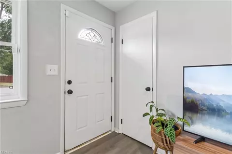 Entry Way - 4316 Taylor Rd, Chesapeake, VA 23321 photo 1 of 2