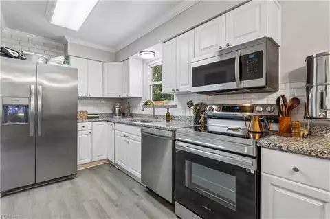 Kitchen - 4316 Taylor Rd, Chesapeake, VA 23321 photo 3 of 5