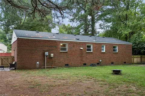 Exterior - 4316 Taylor Rd, Chesapeake, VA 23321 photo 4 of 9