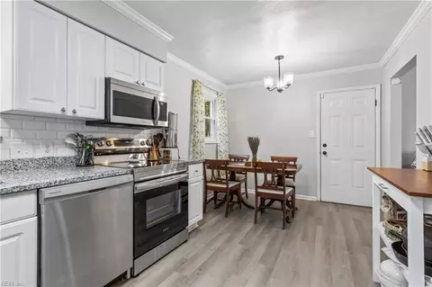 Kitchen - 4316 Taylor Rd, Chesapeake, VA 23321 photo 4 of 5