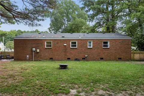 Exterior - 4316 Taylor Rd, Chesapeake, VA 23321 photo 5 of 9