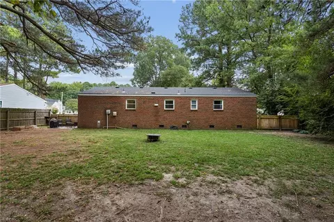 Exterior - 4316 Taylor Rd, Chesapeake, VA 23321 photo 6 of 9