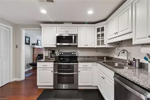 Kitchen - 220 Marion Dr, Chesapeake, VA 23322 photo 3 of 4