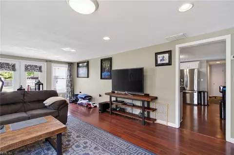 Living - 220 Marion Dr, Chesapeake, VA 23322 photo 1 of 2