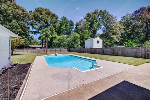 Exterior - 220 Marion Dr, Chesapeake, VA 23322 photo 4 of 7