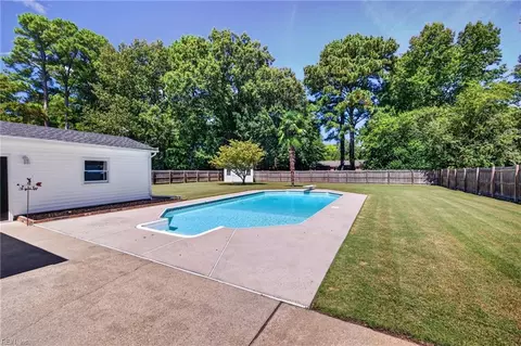 Exterior - 220 Marion Dr, Chesapeake, VA 23322 photo 5 of 7