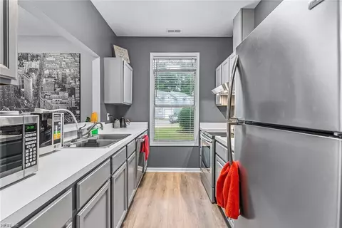 Kitchen - 6 Madison Chse Chase, Hampton, VA 23666 photo 2 of 3