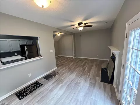 Living - 6 Madison Chse Chase, Hampton, VA 23666 photo 3 of 3