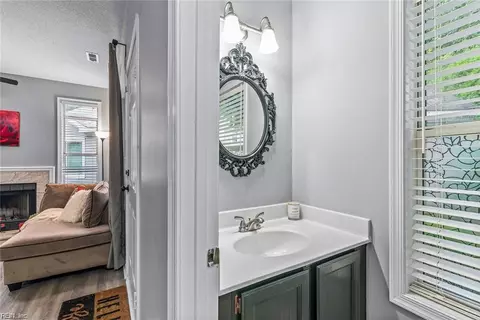Entry Way - 6 Madison Chse Chase, Hampton, VA 23666 photo 1 of 1
