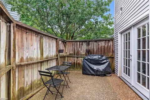 Exterior - 6 Madison Chse Chase, Hampton, VA 23666 photo 3 of 3