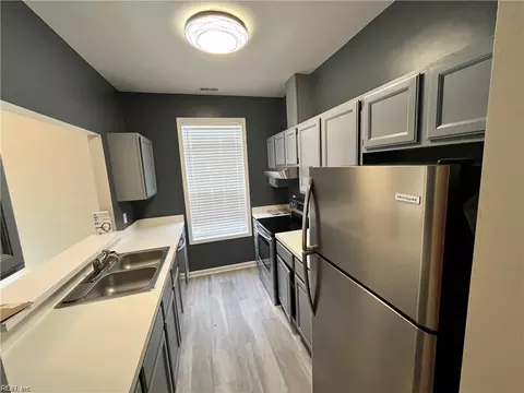 Kitchen - 6 Madison Chse Chase, Hampton, VA 23666 photo 3 of 3