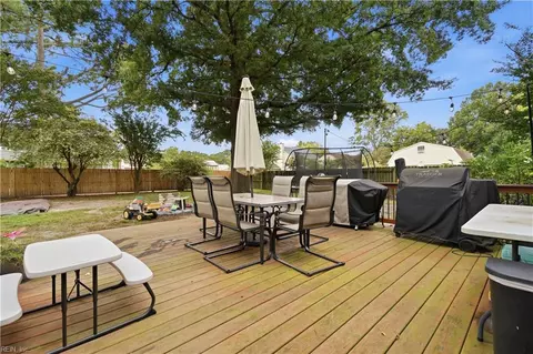Exterior - 324 Lakeland Dr, Hampton, VA 23669 photo 5 of 11