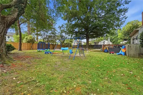 Exterior - 324 Lakeland Dr, Hampton, VA 23669 photo 8 of 11