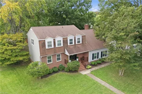 Exterior - 324 Lakeland Dr, Hampton, VA 23669 photo 10 of 11