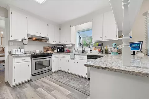Kitchen - 324 Lakeland Dr, Hampton, VA 23669 photo 1 of 2