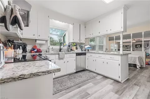 Kitchen - 324 Lakeland Dr, Hampton, VA 23669 photo 2 of 2