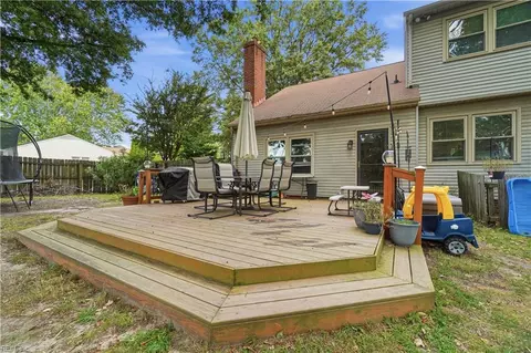 Exterior - 324 Lakeland Dr, Hampton, VA 23669 photo 6 of 11