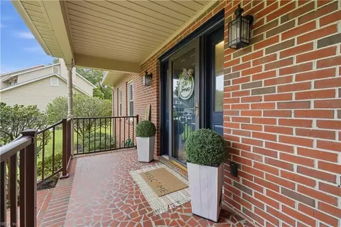 Exterior - 324 Lakeland Dr, Hampton, VA 23669 photo 4 of 11