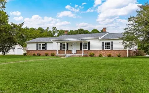 1500 W End Dr, Emporia, VA 23847