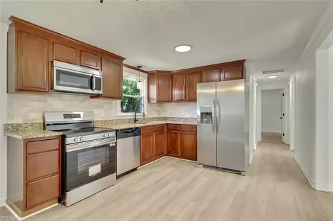 Entry Way - 2403 Shell Rd, Hampton, VA 23661 photo 1 of 2