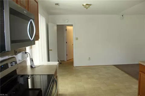 Entry Way - 1503 Addison Rd, Hampton, VA 23663 photo 1 of 3