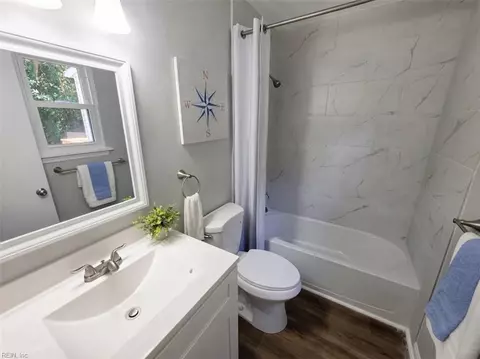 Bath - 50 Oser Ln, Hampton, VA 23669 photo 1 of 4