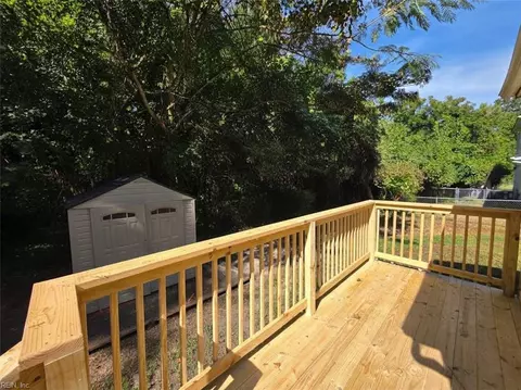 Exterior - 50 Oser Ln, Hampton, VA 23669 photo 4 of 6
