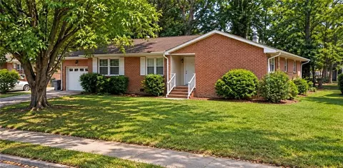1057 Clipper Dr, Hampton, VA 23669