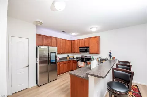 932 Southmoor Dr #305, Virginia Beach, VA 23455