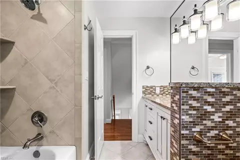 Bath - 817 Maple Forest Ct, Chesapeake, VA 23322 photo 2 of 5
