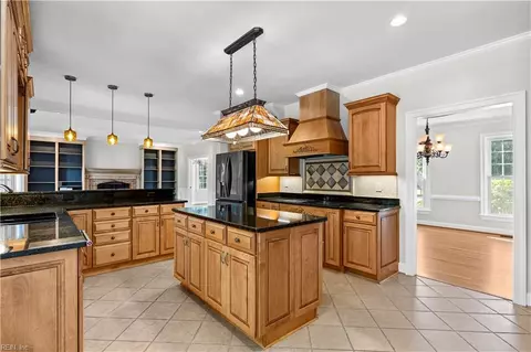 Kitchen - 817 Maple Forest Ct, Chesapeake, VA 23322 photo 2 of 5