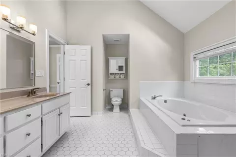 Bath - 817 Maple Forest Ct, Chesapeake, VA 23322 photo 5 of 5