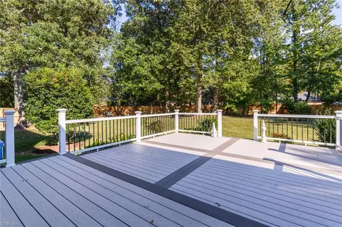 Exterior - 817 Maple Forest Ct, Chesapeake, VA 23322 photo 5 of 8