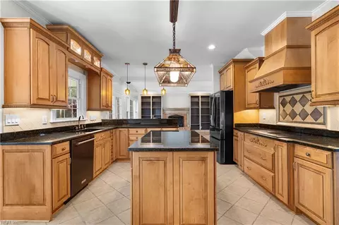 Kitchen - 817 Maple Forest Ct, Chesapeake, VA 23322 photo 1 of 5