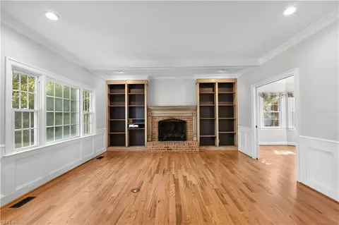 Living - 817 Maple Forest Ct, Chesapeake, VA 23322 photo 1 of 7