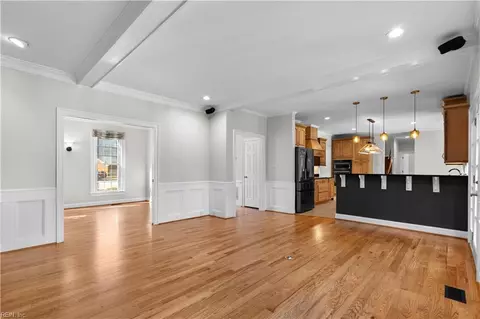 Living - 817 Maple Forest Ct, Chesapeake, VA 23322 photo 4 of 7
