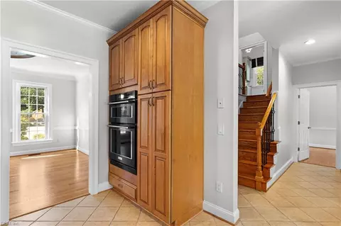 Entry Way - 817 Maple Forest Ct, Chesapeake, VA 23322 photo 2 of 4