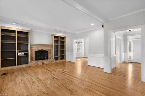 Living - 817 Maple Forest Ct, Chesapeake, VA 23322 photo 3 of 7