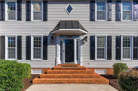 Exterior - 817 Maple Forest Ct, Chesapeake, VA 23322 photo 3 of 8