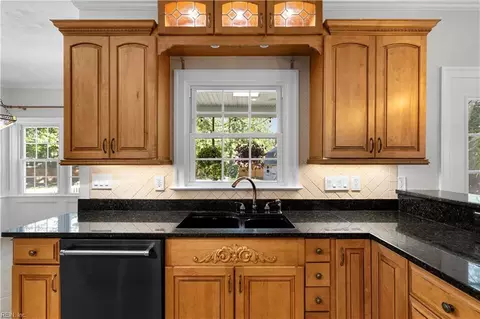 Kitchen - 817 Maple Forest Ct, Chesapeake, VA 23322 photo 3 of 5