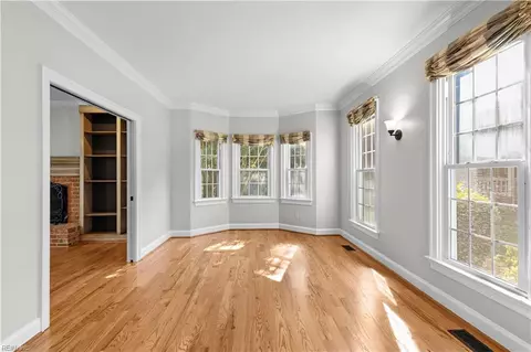 Living - 817 Maple Forest Ct, Chesapeake, VA 23322 photo 7 of 7