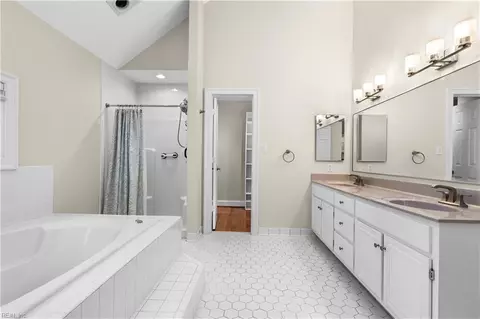Bath - 817 Maple Forest Ct, Chesapeake, VA 23322 photo 4 of 5