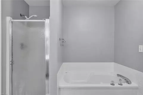 Bath - 202 Westgate Cir, Williamsburg, VA 23185 photo 2 of 6